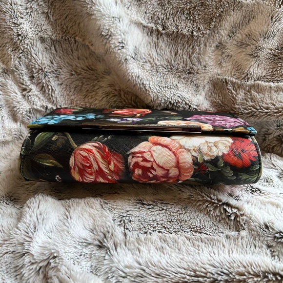NWT Black and Floral Pattern Clutch Purse with silver hardware - Picture 2 of 6
